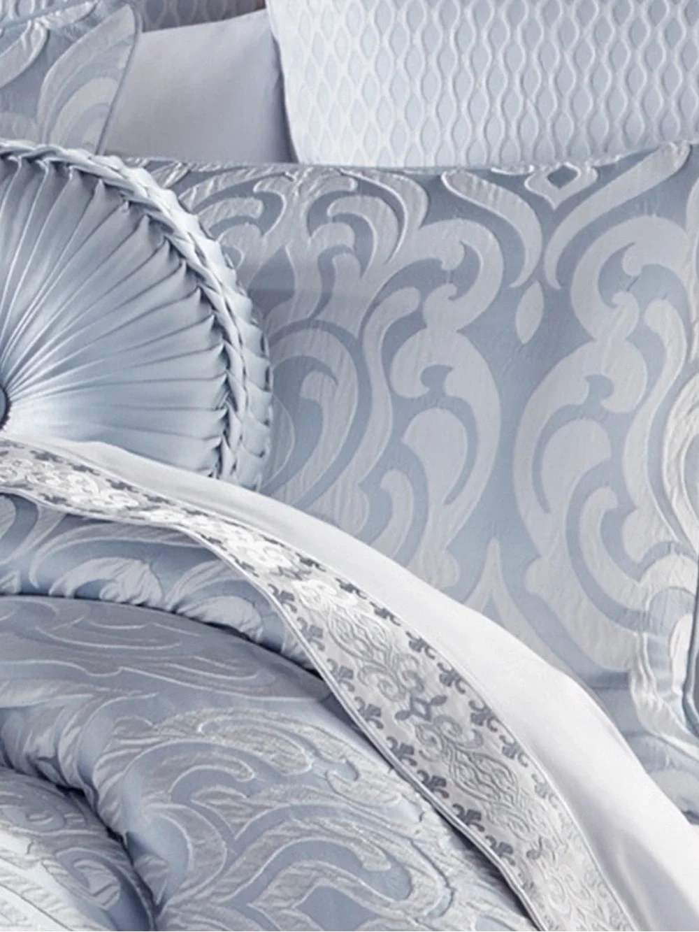 J. Queen New York Liana Comforter Set - King  NWT